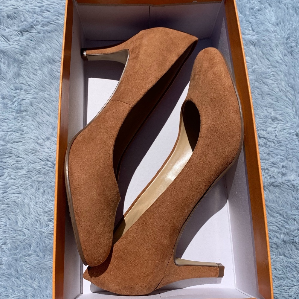 New Unisa light brown faux suede pumps 8.5